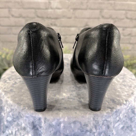 Clark’s Bendables Black Leather Layered Side-Zip RoundToe Shootie Heels WMS 6M - Picture 4 of 11